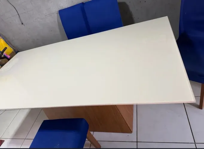 Vendo mesa de 6 cadeiras
