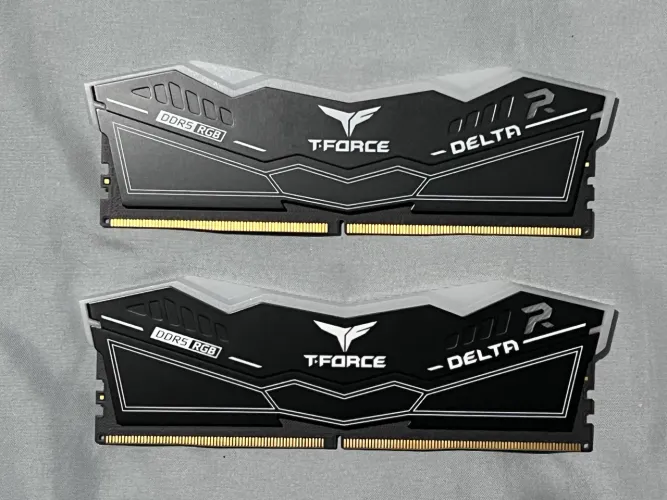 Memória RAM DDR5 32Gb (2x16) RGB 5200MHz T-Force Delta