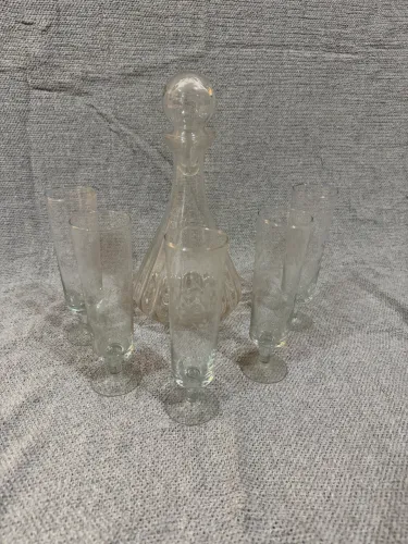 Licoreira de vidro com taças cristal