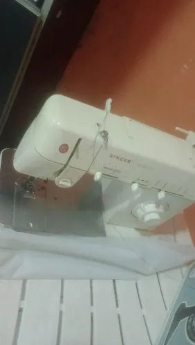 Máquina de costura singer