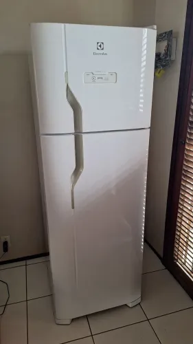 Geladeira frost free em excelente estado de conservação, sem nenhum arranhado !