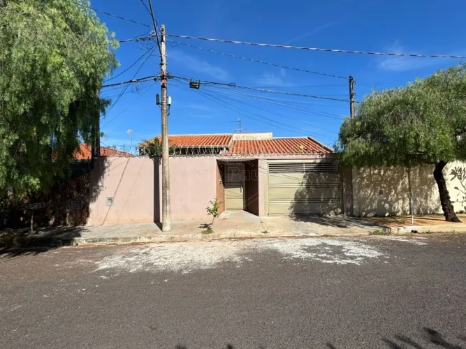 Venda de Casas / Padrão na cidade de Araraquara