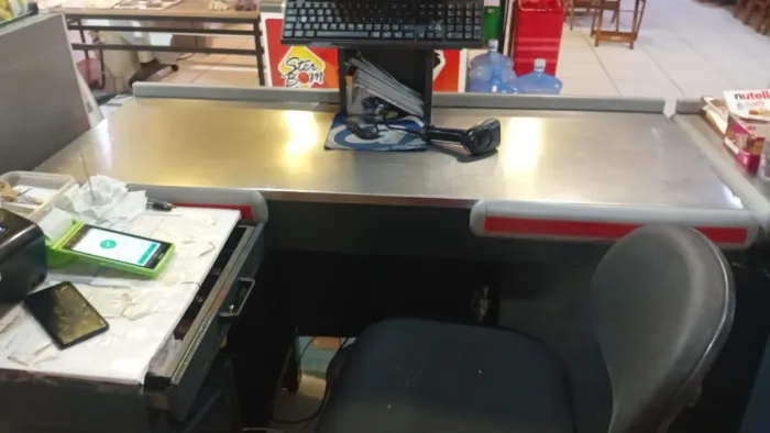 VENDO CAIXA DE MERCADO COMPLETO COM ESTEIRA DE INOX 