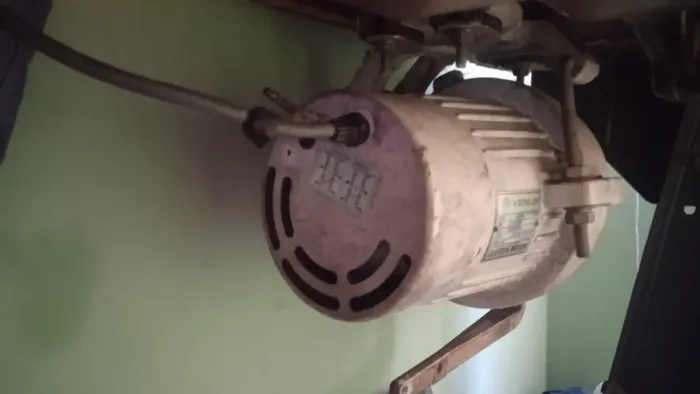 Motor para máquina industrial (com defeito)
