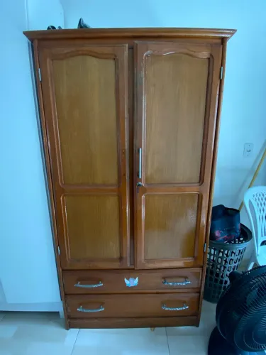 VENDE-SE ARMÁRIO E CAMA DE SOLTEIRO