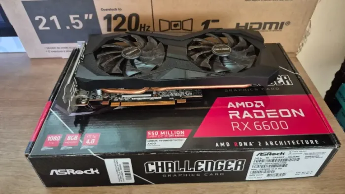 Placa de vídeo RX 6600 8GB DDR6 ASRock, seminova, com garantia!