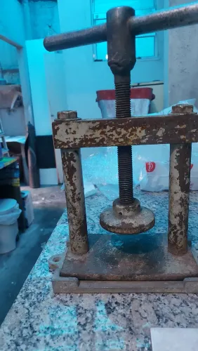 Torno de bancada fixo