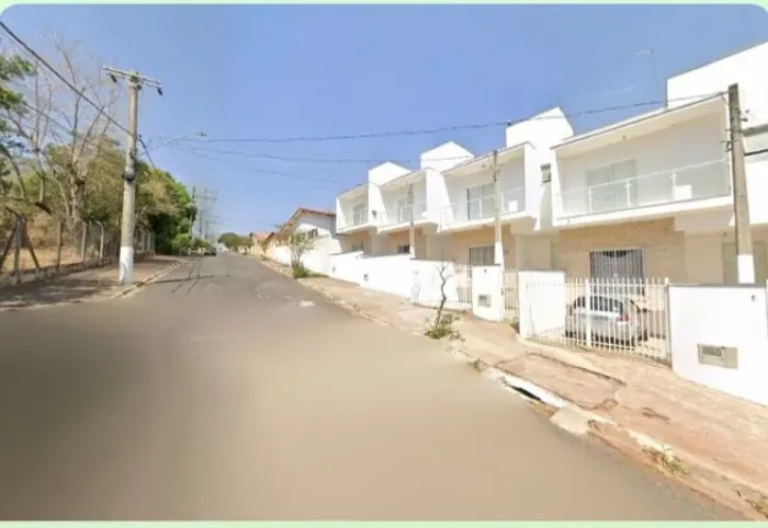 ? Sobrados Geminados a Venda ?