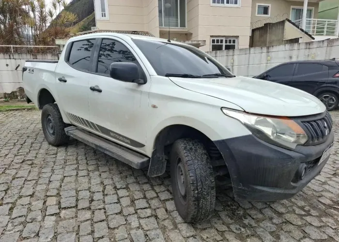 Mitsubishi L200 Triton Sport GLX 2.4 CD Diesel Mec. 2019