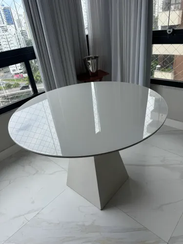 Mesa com tampo redondo material excelente diâmetro 1 metro