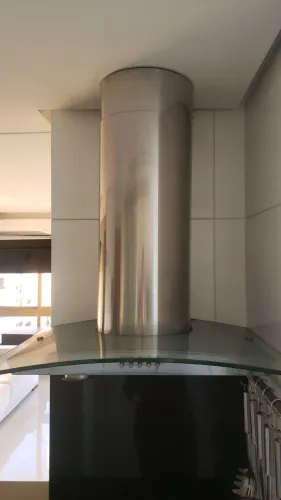 Coifa Falmec em inox com vidro curvo