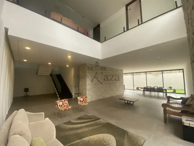 Oportunidade - Casa em condomínio - Jardim Paraíba - Jacareí - Terras de Santa Clara - 5 D