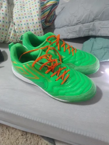 Vendo chuteira de futsal da umbro