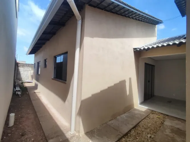 Casa nova com dois quartos sendo uma suíte