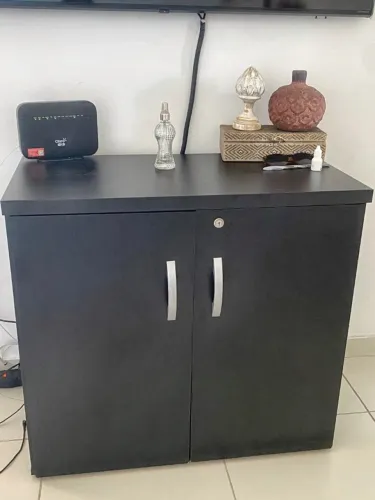 Armário de escritório pequeno preto 0,80 x 0,45 m, 2 portas com chave