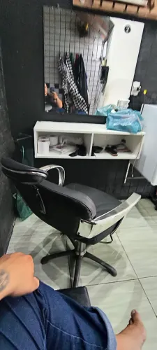Vendo cadeira bancada e espelho para barbearia