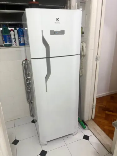 Geladeira Electrolux 2 Portas Frost Free + 4 meses de uso  + nota c garantia  