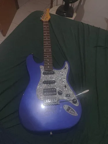 Vendo guitarra semi nova