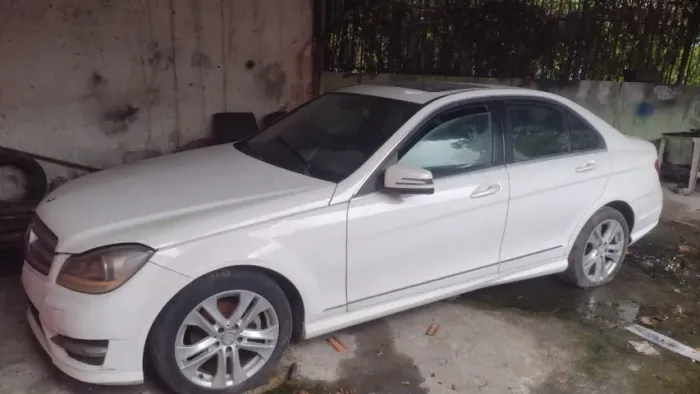 Mercedes-Benz C-200 CGI Avantgarde 1.8 16V 184cv Aut. 2013