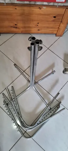 Vendo Arara em aço cromado