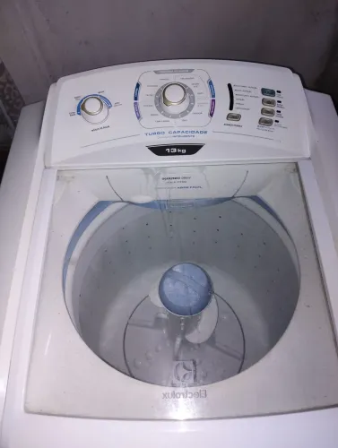 Máquina de lavar roupa Eletrolux turbo funcionando todas as funções 13 kgs