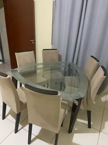 OPORTUNIDADE IMPERDÍVEL! Mesa de jantar com 6 cadeiras!