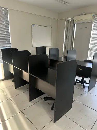 Baia de trabalho, estação de call center, mesa de escritório