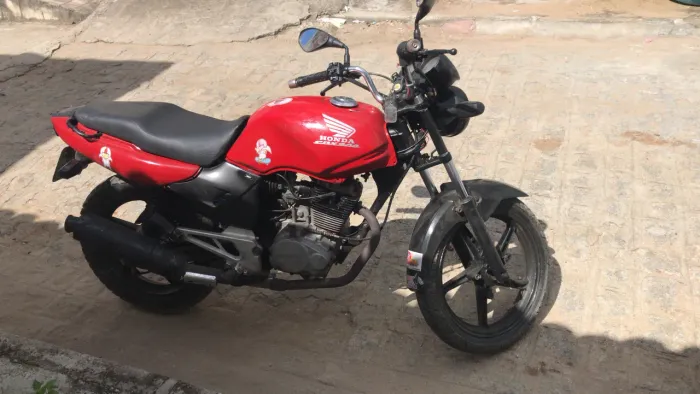 Cbx 200 strada ,ano 2002 para trocar 