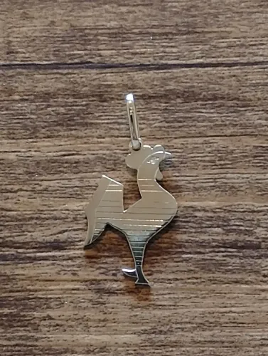 PINGENTE DO GALO = 4,6 GRAMAS DE OURO E UM BRILHANTE DE 3MM