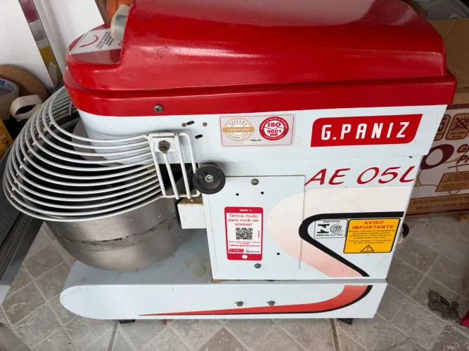 amassadeira espiral G. Paniz AE-05L, capacidade de 5 kg.