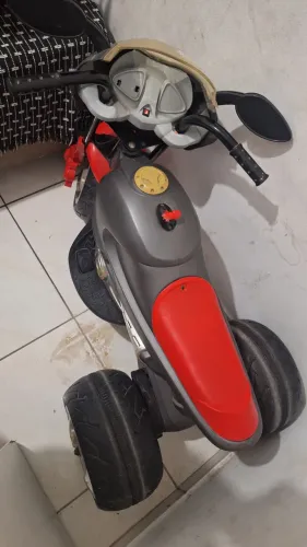 Moto elétrica infantil