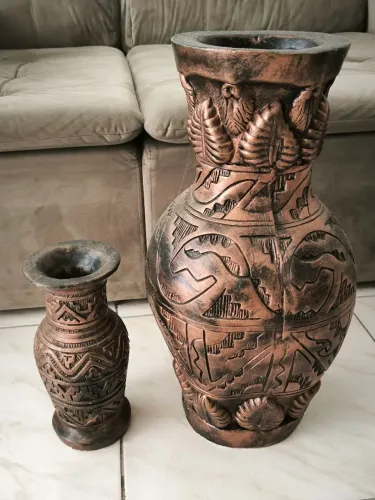 Vasos de decoração em bronze