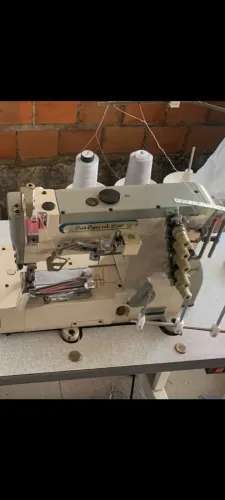 Máquina de costura