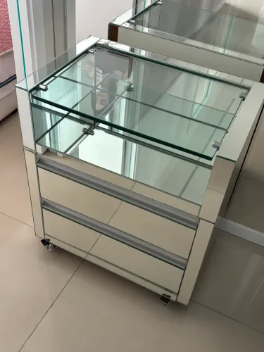 Criado mudo