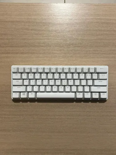 Teclado Gamer Razer Huntsman Mini 60% - Switch óptico roxo