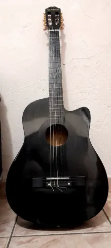Violao de Nylon tarrachas douradas(novas) cordas novas importadas da Ernie ball.