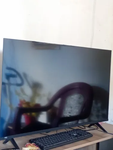 Smart TV HQ 40" Full HD tela sem bordas Android 12 design Slim HQS40NKHM