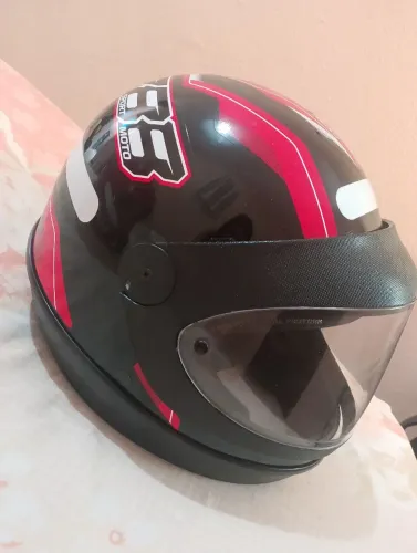 Capacete novinho cuida.
