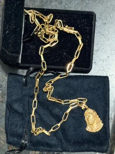 Corrente ouro 18K + pingente Cristo ouro 18K?relíquia