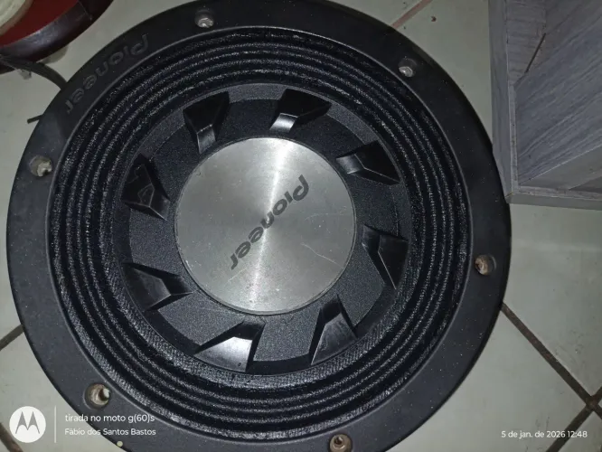 Vendo um alto falante Pioneer.