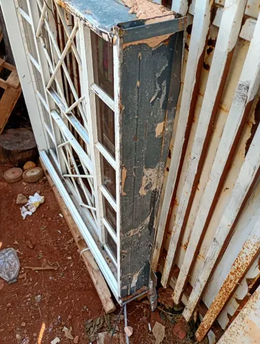 Vende se uma janela usada muito boa 
