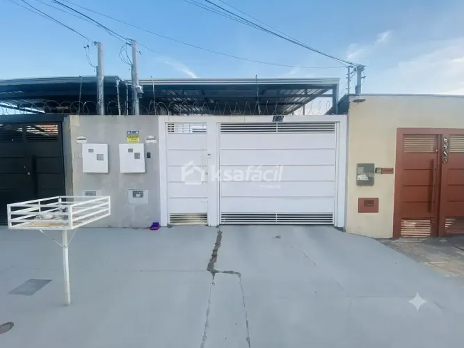 Casa à venda, com Piscina e Área de Lazer