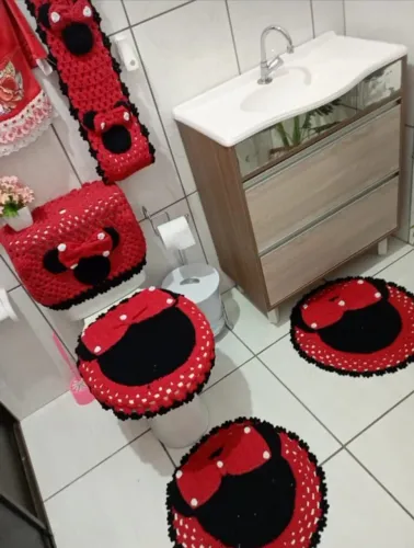 Kit Tapete Jogo de Banheiro Minnie Mickey Mouse Barbante Crochê 5 peças
