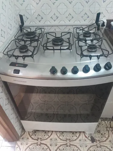 Fogão Brastemp 5 bocas.