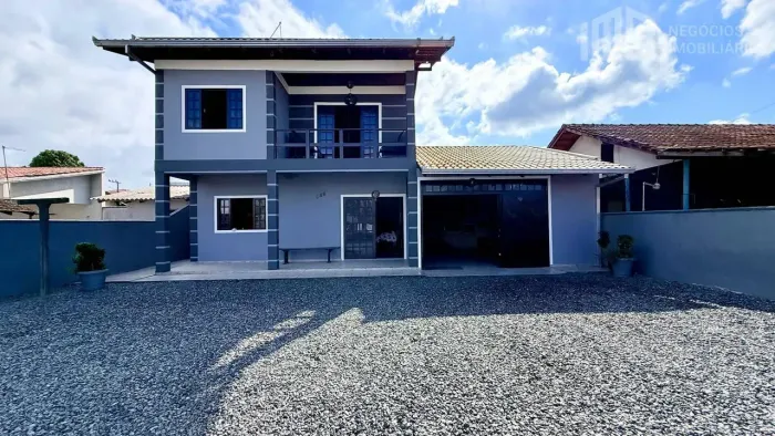Imóvel para venda possui 295 metros quadrados com 4 quartos