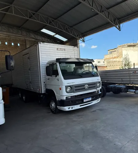 Vw 13160 2018 com baú de 6.50 livre zero sem uso