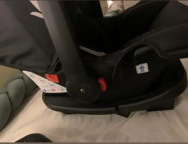 BEBÊ CONFORTO E BASE PREMIUM BABY COM COBRE PÉ