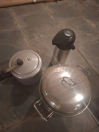 Cuscuzeira, panela de pressão e garrafa térmica