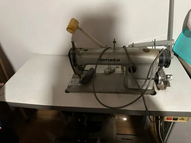 Máquina de costura yamata reta