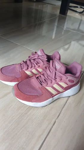 vende se sapato da Adidas original 
